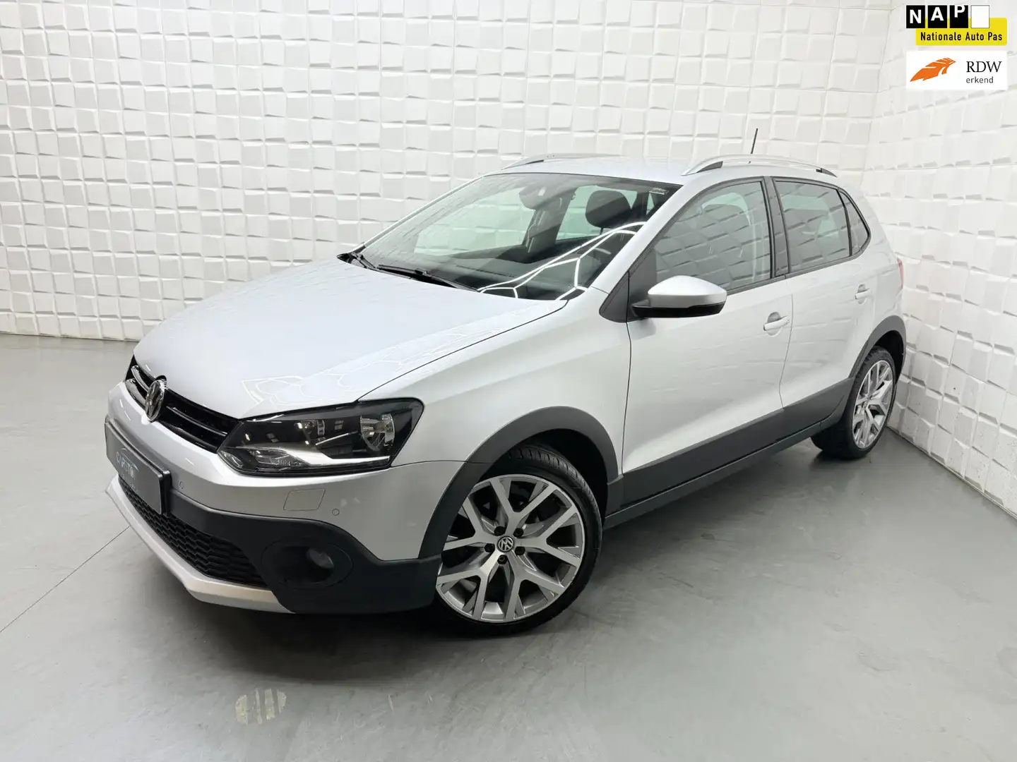 Volkswagen Polo Cross 1.2 TSI AUTOMAAT CAMERA CARPLAY siva - 1