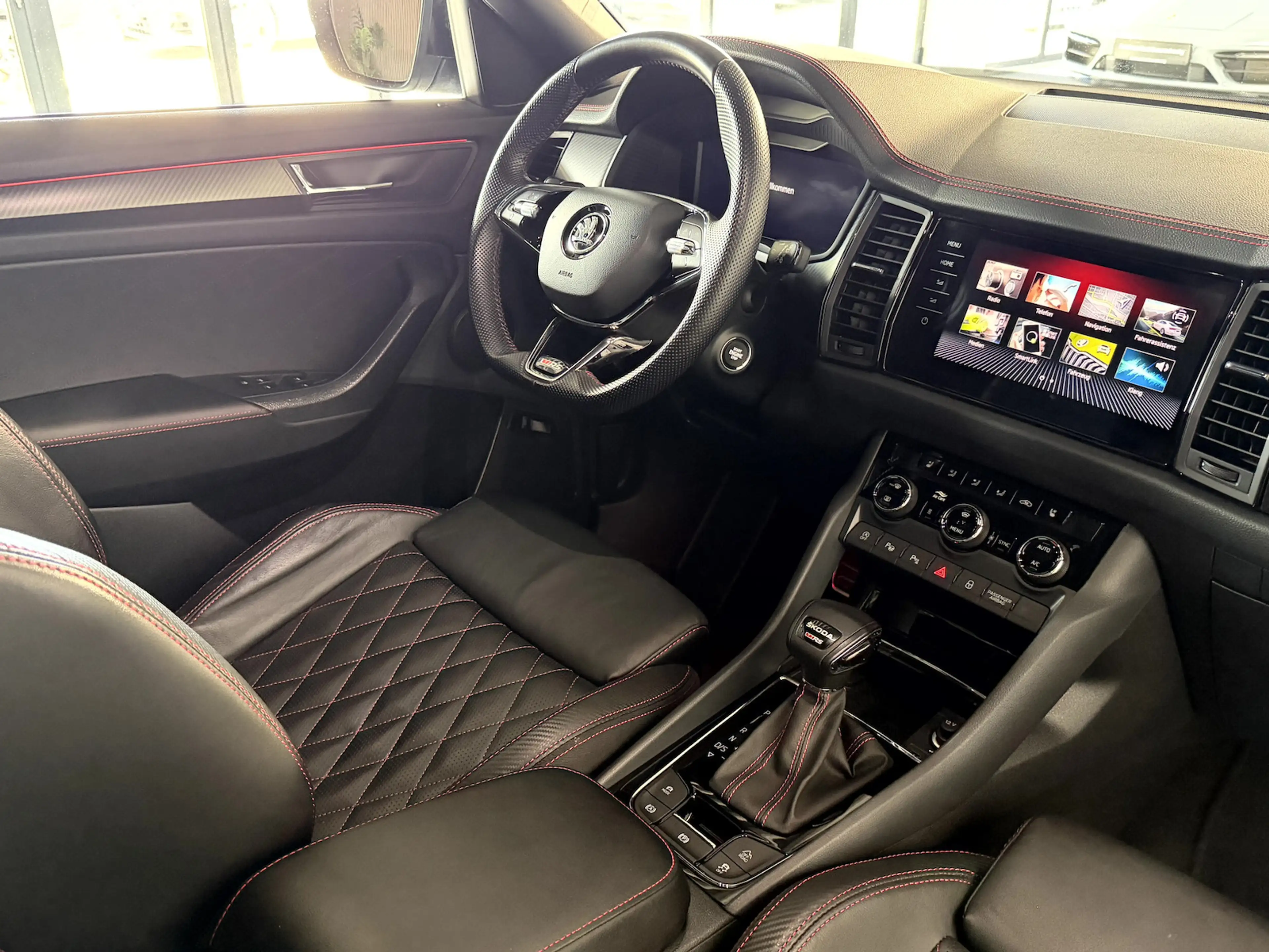Skoda Kodiaq RS 2.0TSI*Pano*Leder*Matrix*Sitzbelüftung* — photo 11