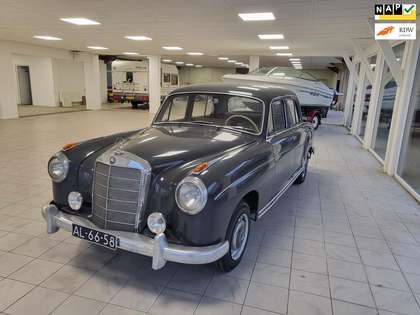 Mercedes-Benz 220 S