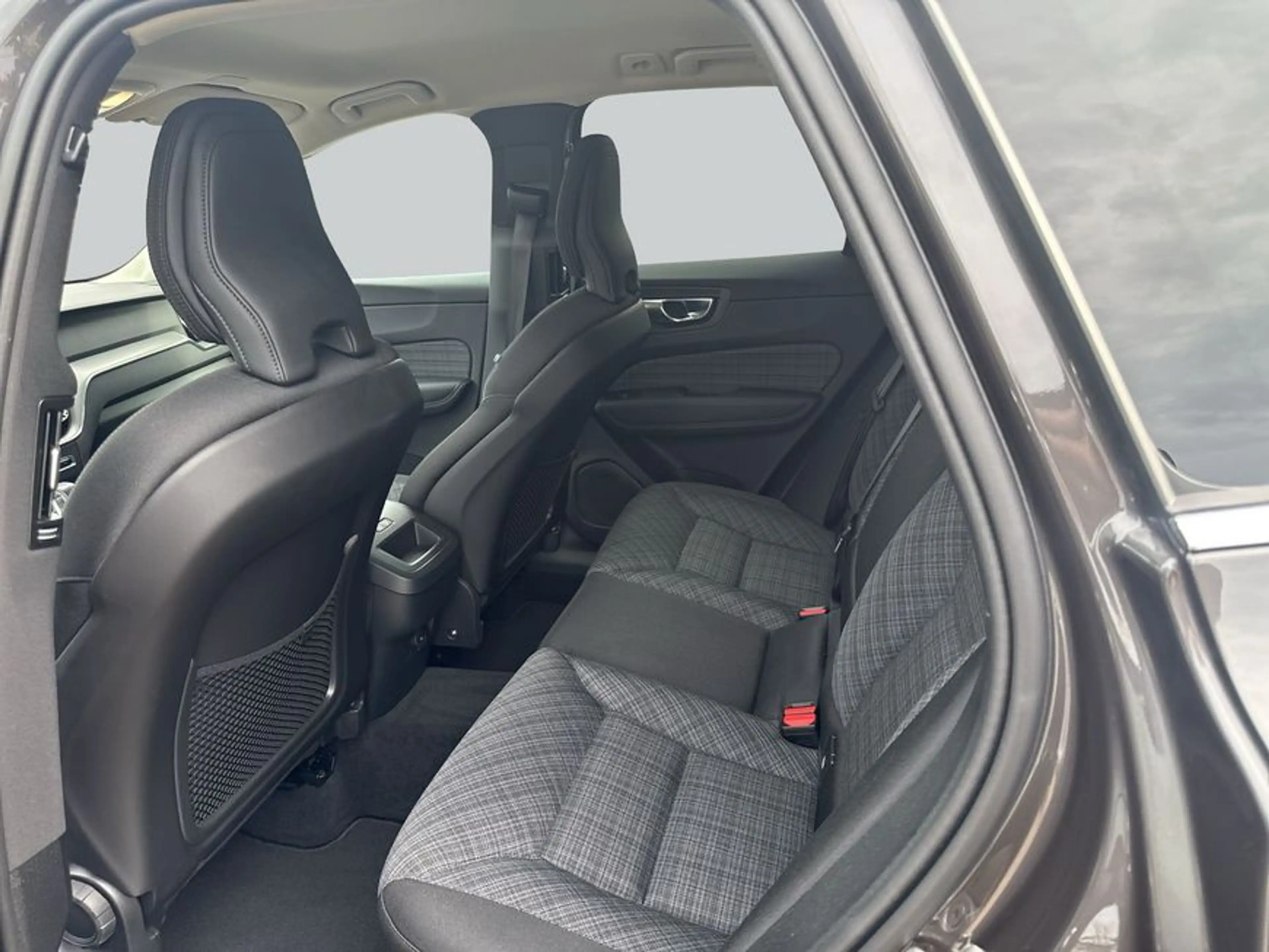 Volvo XC60 XC60 B5 B AWD Core — photo 11