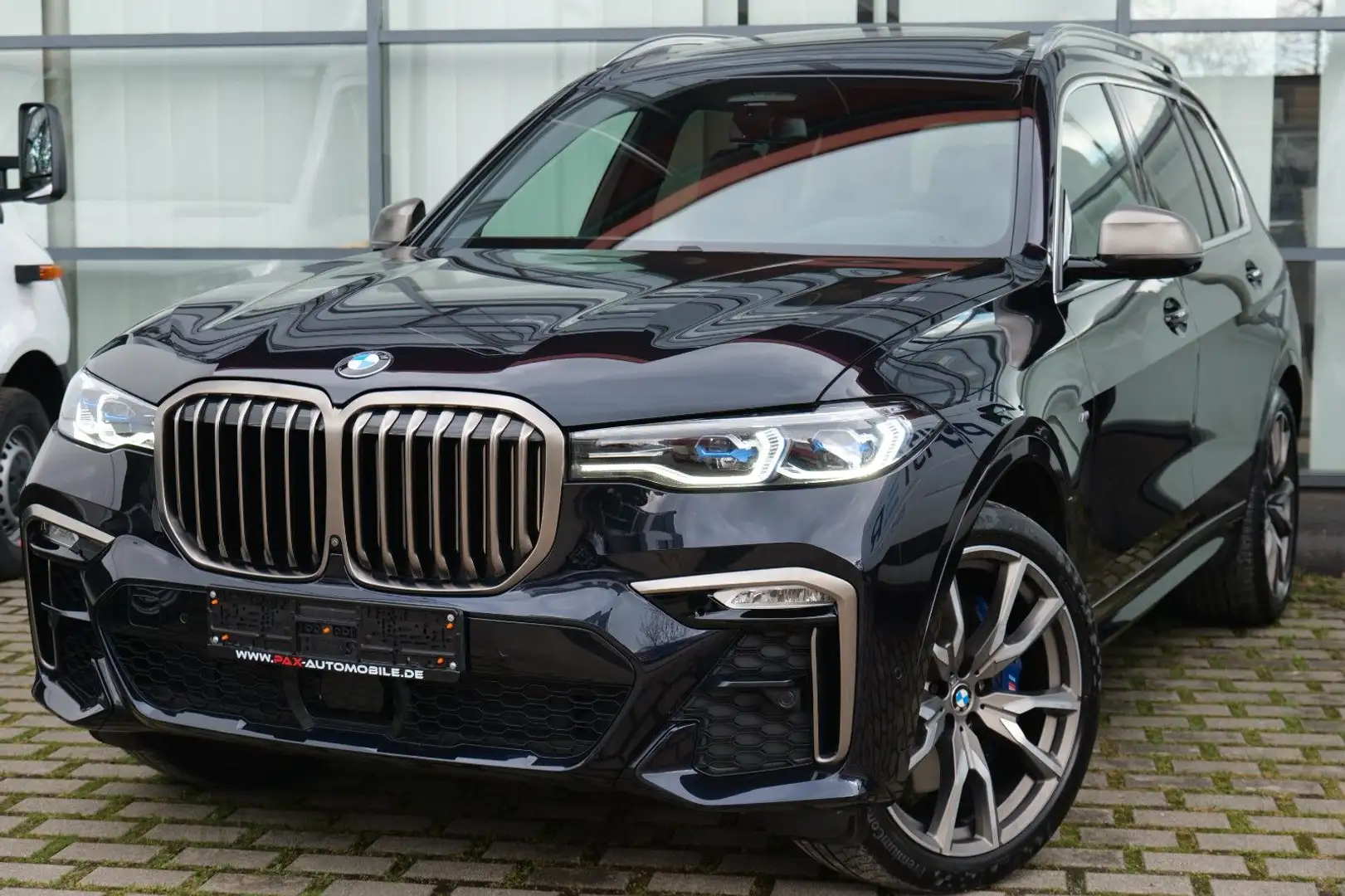 BMW X7 M50i DRIVING PRO+SKY LOUNGE+STANDHZG+22 ZOLL Fekete - 1