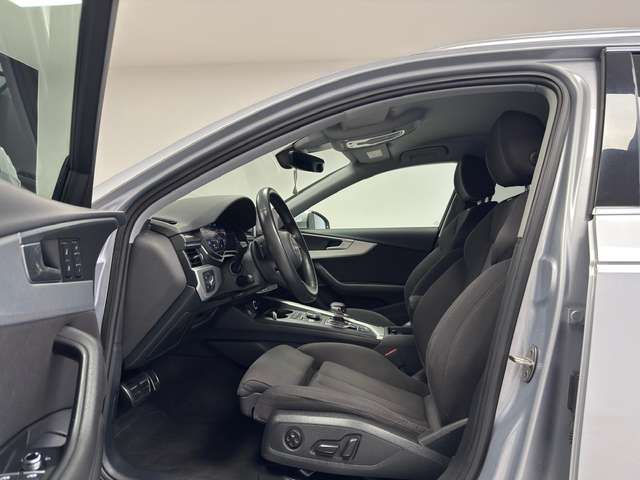 Audi A4 — photo 11
