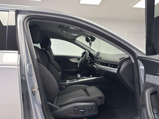 Audi A4 — photo 12
