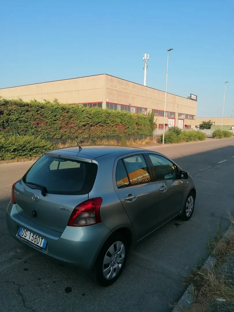 Toyota Yaris 5p 1.4 d-4d Sol m-mt - 2