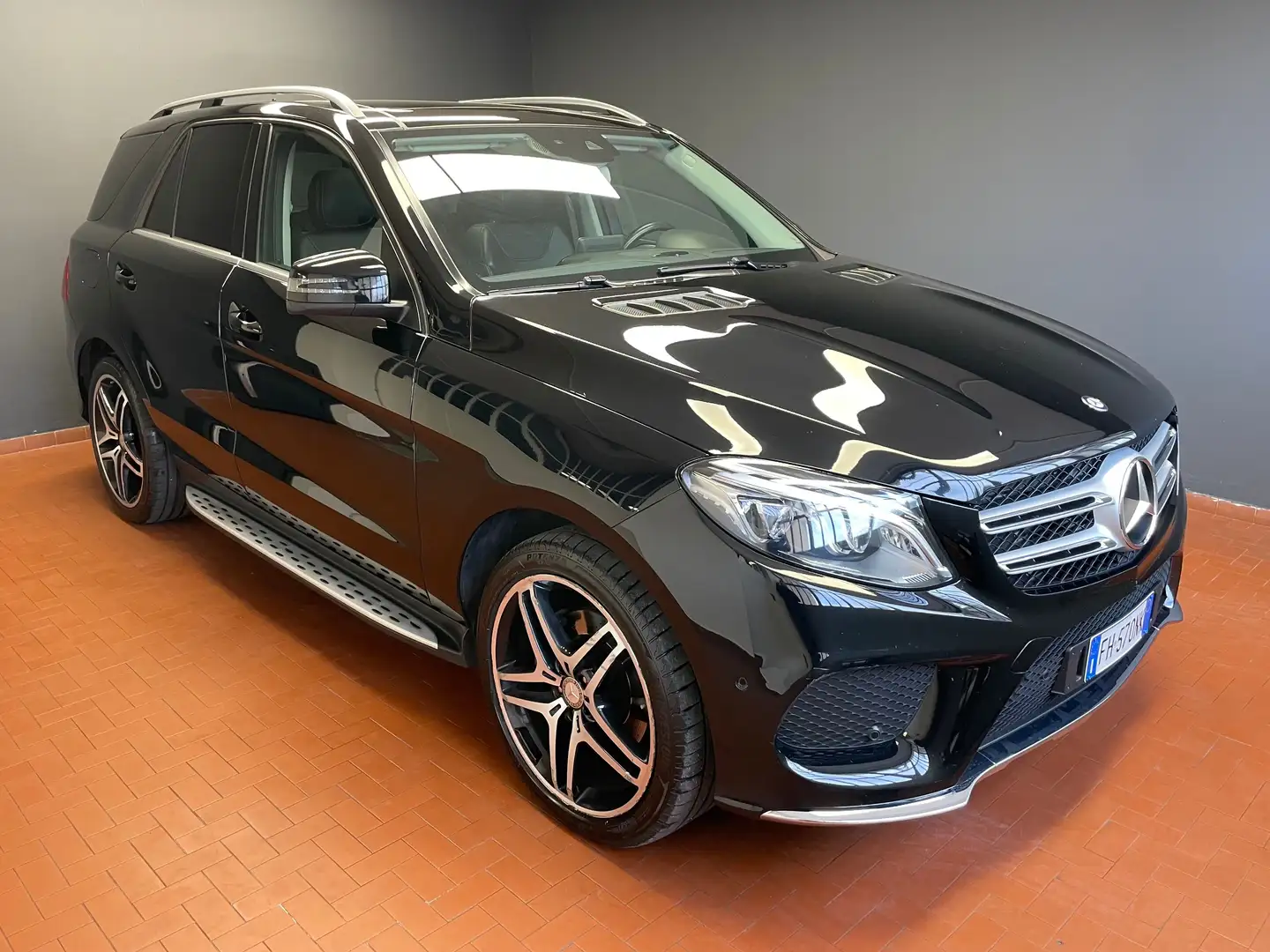 Mercedes-Benz GLE 350 Premium Plus 4matic auto AMG - TAGLIANDATA Schwarz - 1