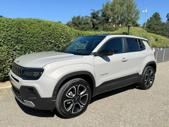 Jeep Avenger view 2