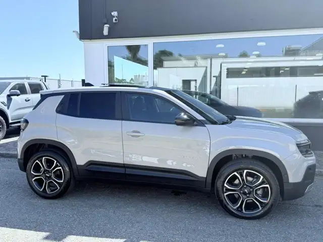 Jeep Avenger view 4
