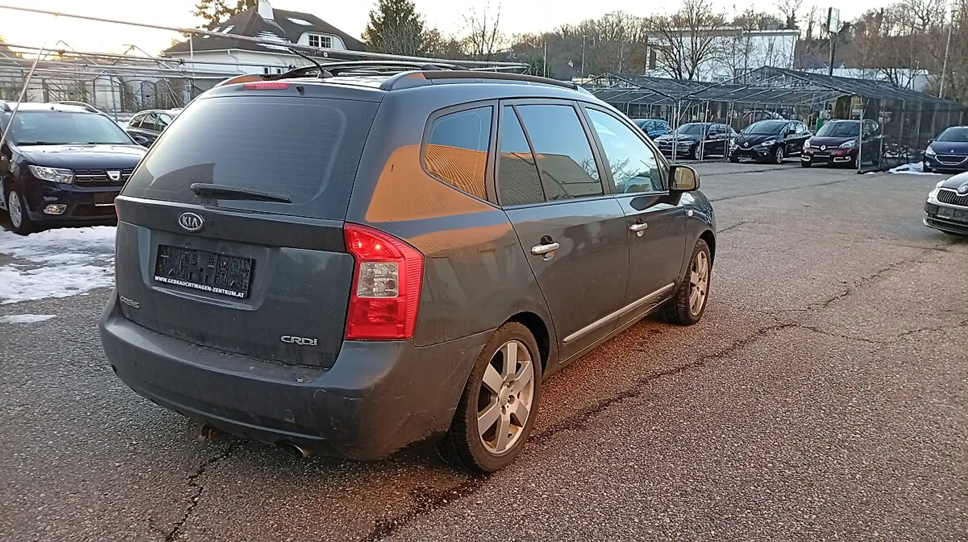 Kia Carens 2,0 CRDi VGT Active Grau - 2