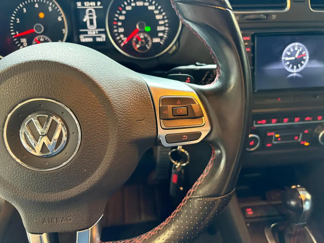Volkswagen Golf GTI снимка Volkswagen Golf GTI