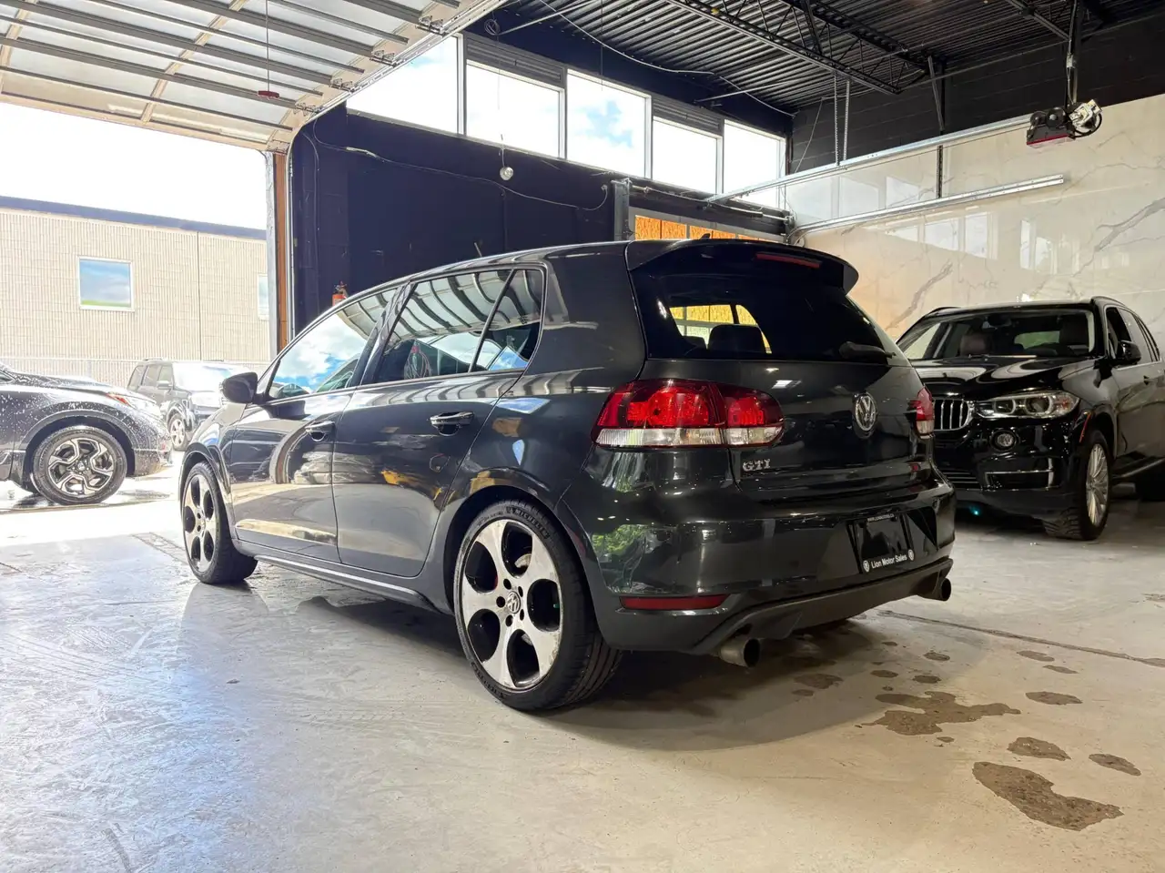 Volkswagen Golf GTI снимка Volkswagen Golf GTI