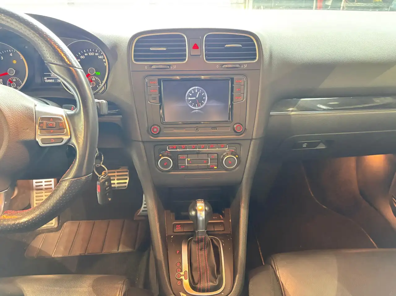 Volkswagen Golf GTI снимка Volkswagen Golf GTI