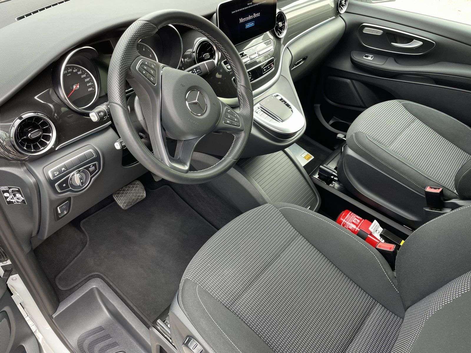 Mercedes-Benz V 220