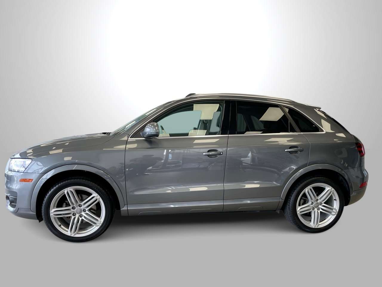 2015 Audi Q3 Progressiv | Mint | Non Smoker Upscale, sporty, pa 4 cyl alt 5