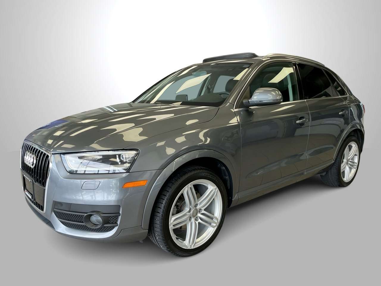 2015 Audi Q3 Progressiv | Mint | Non Smoker Upscale, sporty, pa 4 cyl alt 4