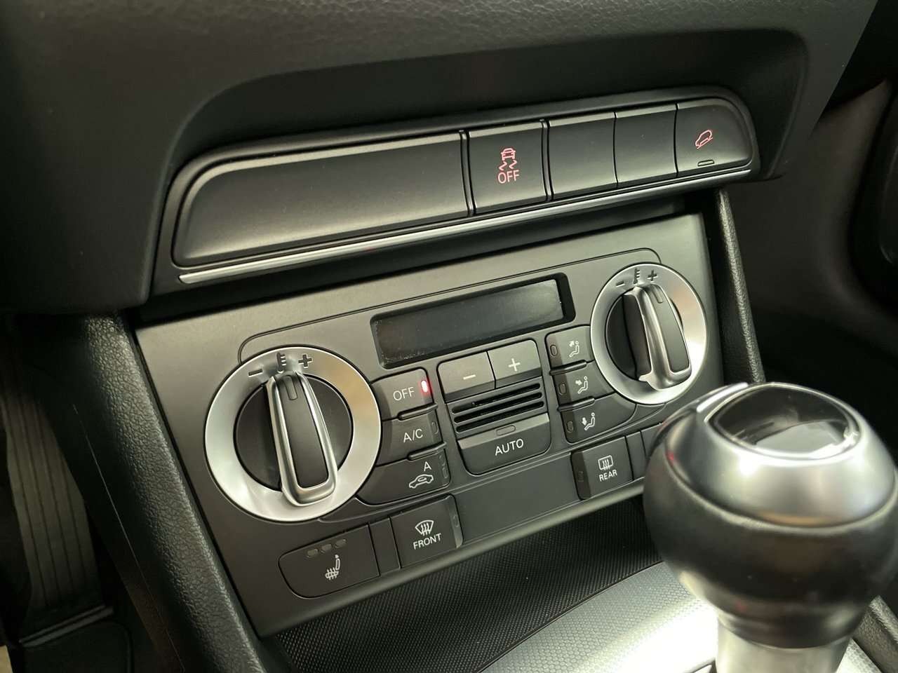 2015 Audi Q3 Progressiv | Mint | Non Smoker Upscale, sporty, pa 4 cyl thumb 19