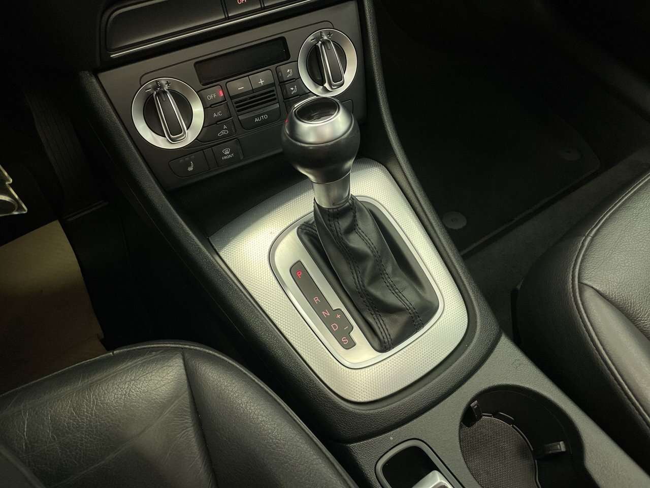 2015 Audi Q3 Progressiv | Mint | Non Smoker Upscale, sporty, pa 4 cyl thumb 20