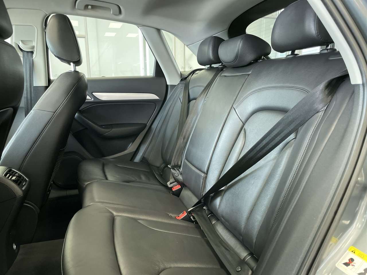 2015 Audi Q3 Progressiv | Mint | Non Smoker Upscale, sporty, pa 4 cyl thumb 23