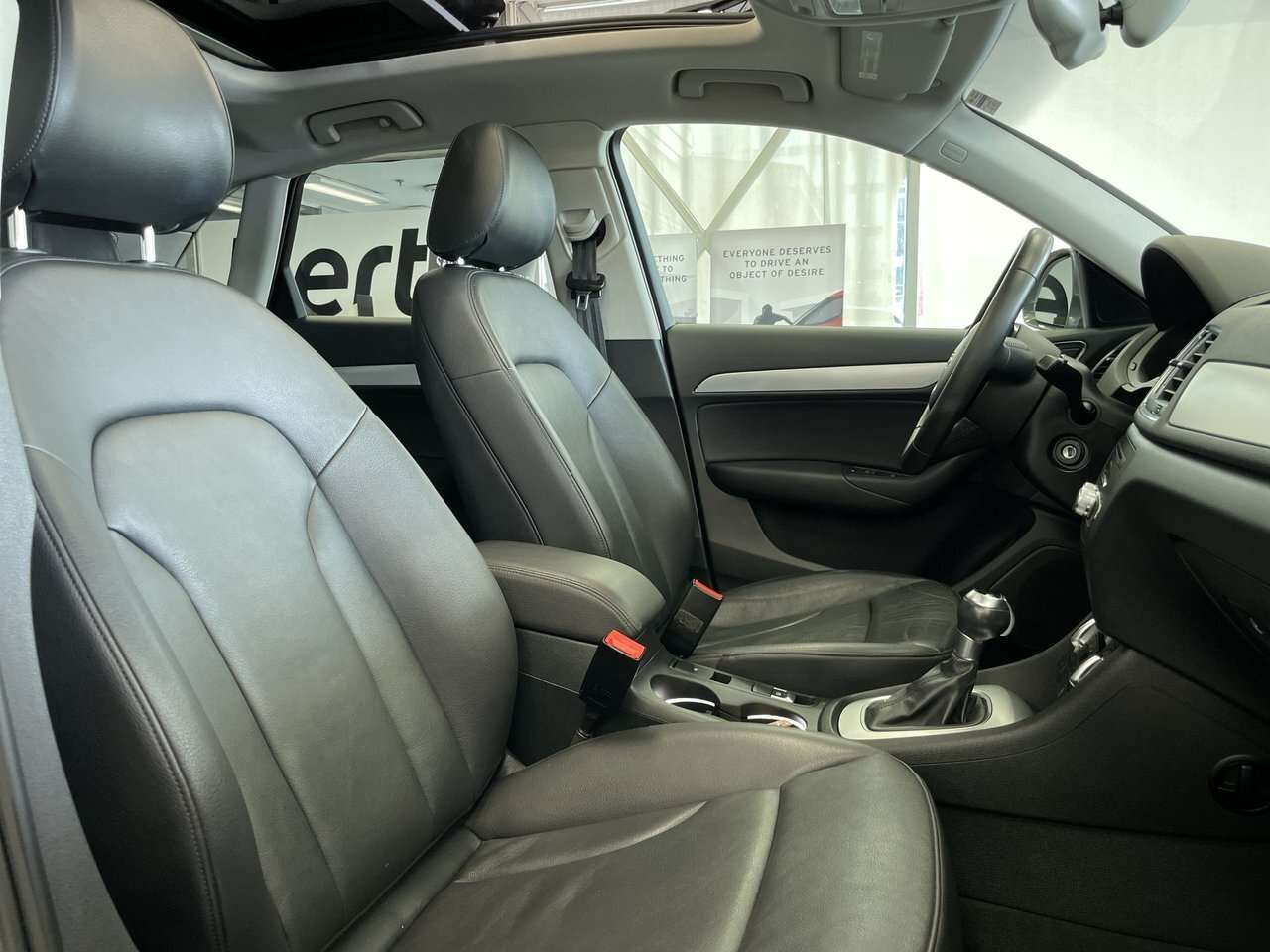 2015 Audi Q3 Progressiv | Mint | Non Smoker Upscale, sporty, pa 4 cyl thumb 27