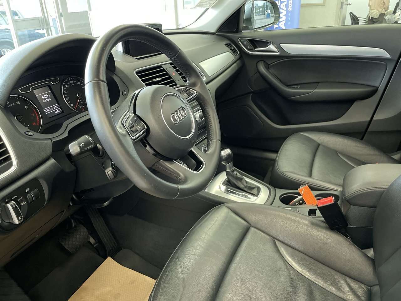 2015 Audi Q3 Progressiv | Mint | Non Smoker Upscale, sporty, pa 4 cyl thumb 14