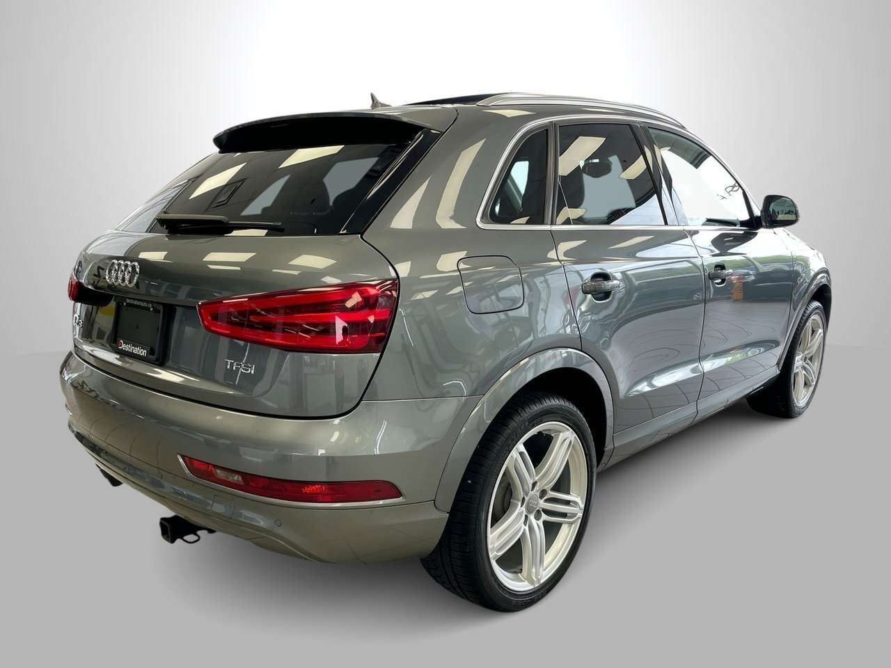 2015 Audi Q3 Progressiv | Mint | Non Smoker Upscale, sporty, pa 4 cyl thumb 7
