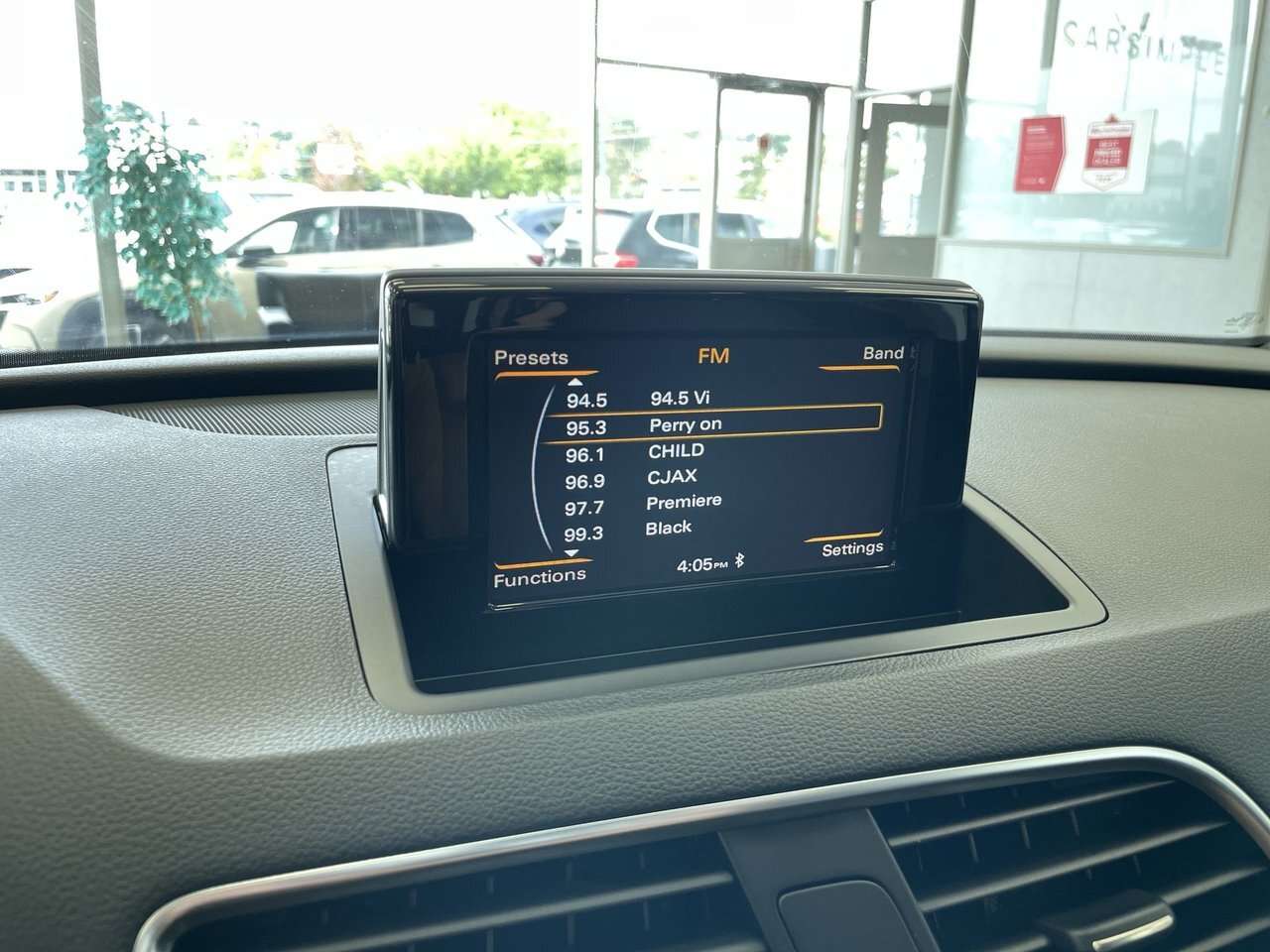 2015 Audi Q3 Progressiv | Mint | Non Smoker Upscale, sporty, pa 4 cyl thumb 16
