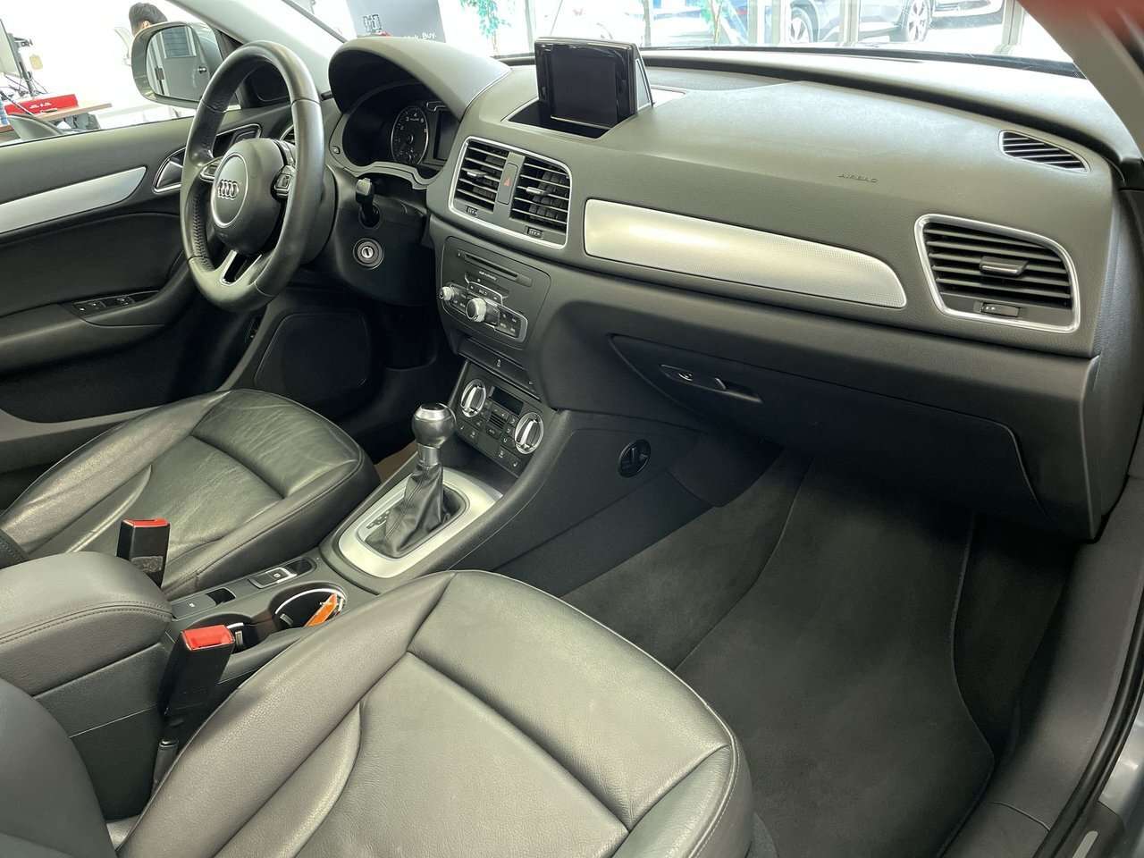 2015 Audi Q3 Progressiv | Mint | Non Smoker Upscale, sporty, pa 4 cyl thumb 26