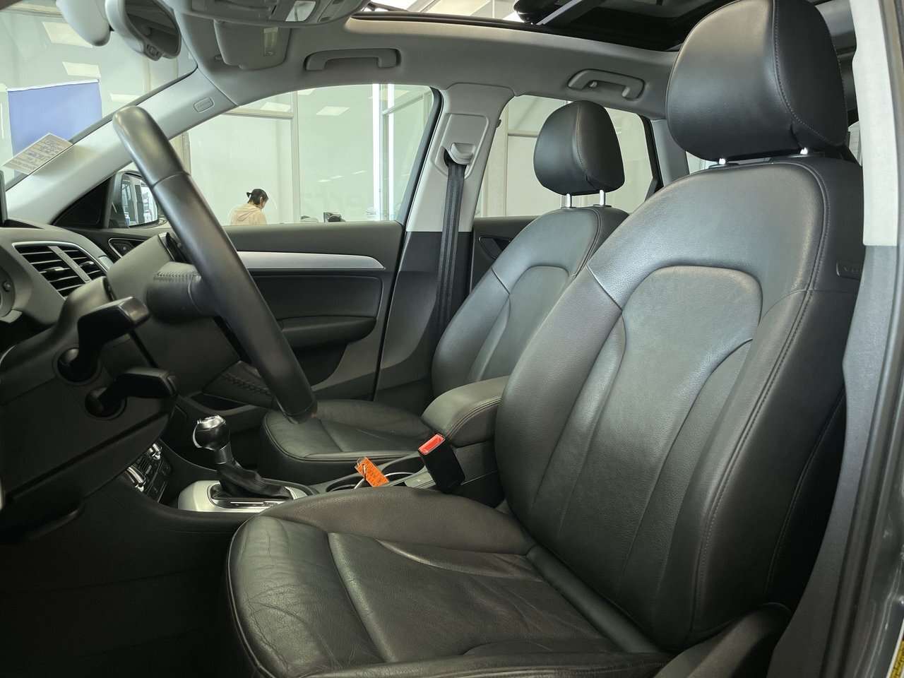 2015 Audi Q3 Progressiv | Mint | Non Smoker Upscale, sporty, pa 4 cyl thumb 11