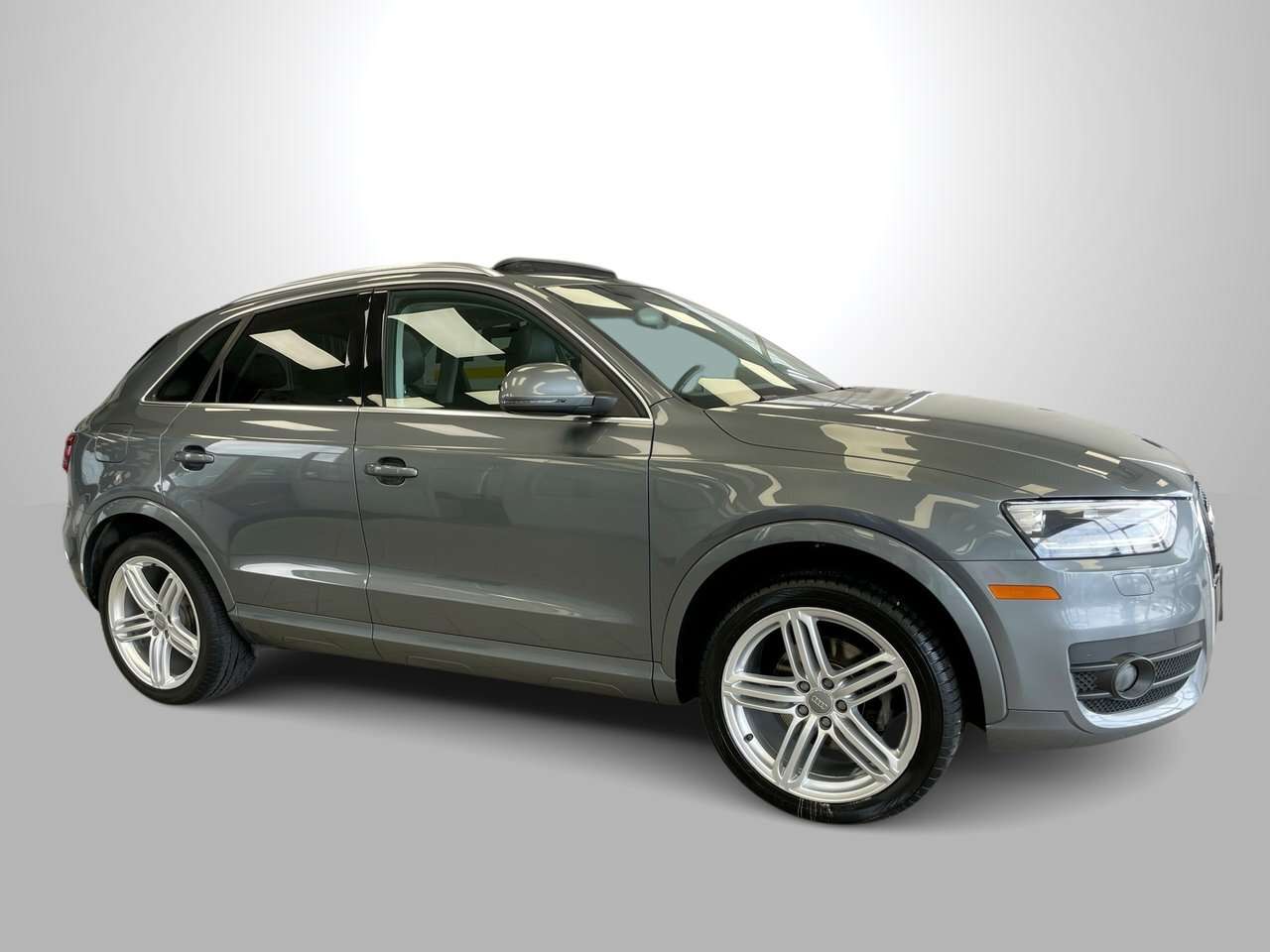 2015 Audi Q3 Progressiv | Mint | Non Smoker Upscale, sporty, pa 4 cyl thumb 9