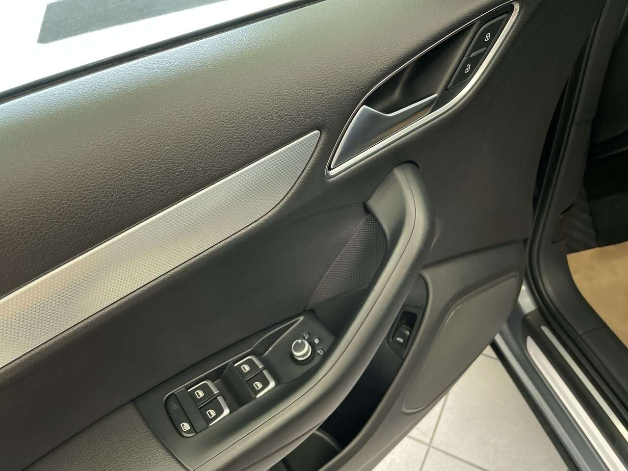 2015 Audi Q3 Progressiv | Mint | Non Smoker Upscale, sporty, pa 4 cyl thumb 13