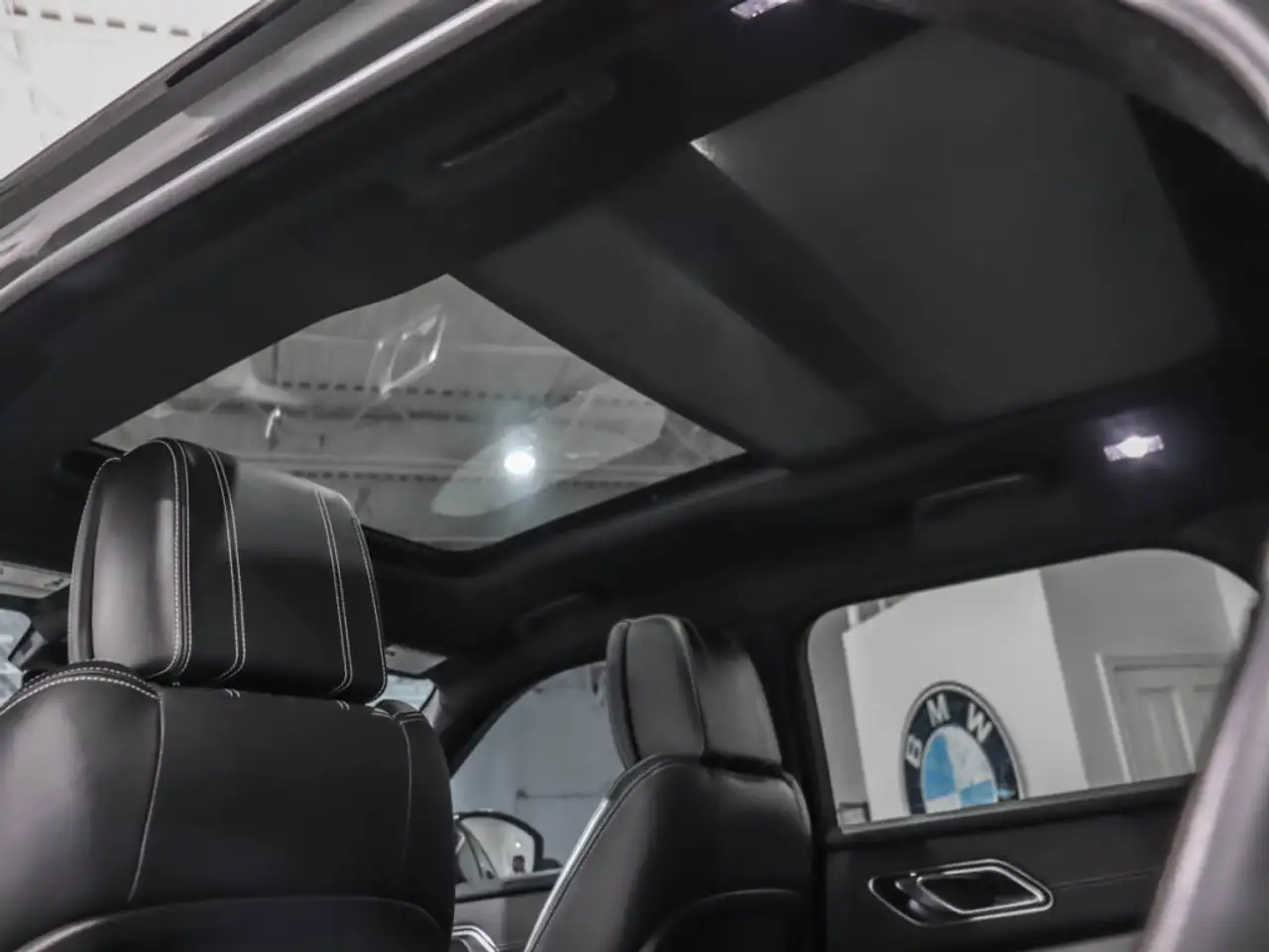Land Rover Range Rover Velar photo Land Rover Range Rover Velar