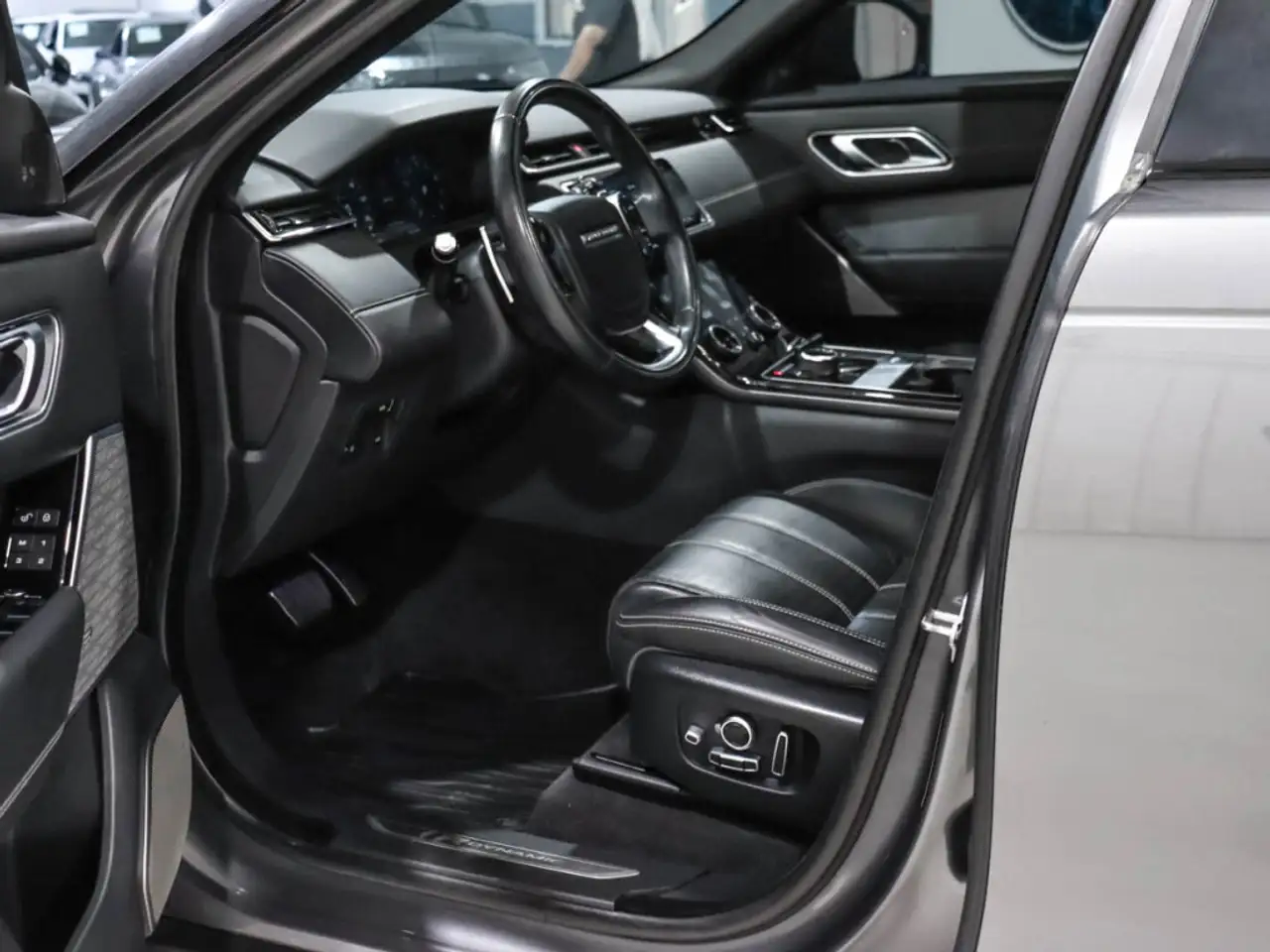 Land Rover Range Rover Velar photo Land Rover Range Rover Velar