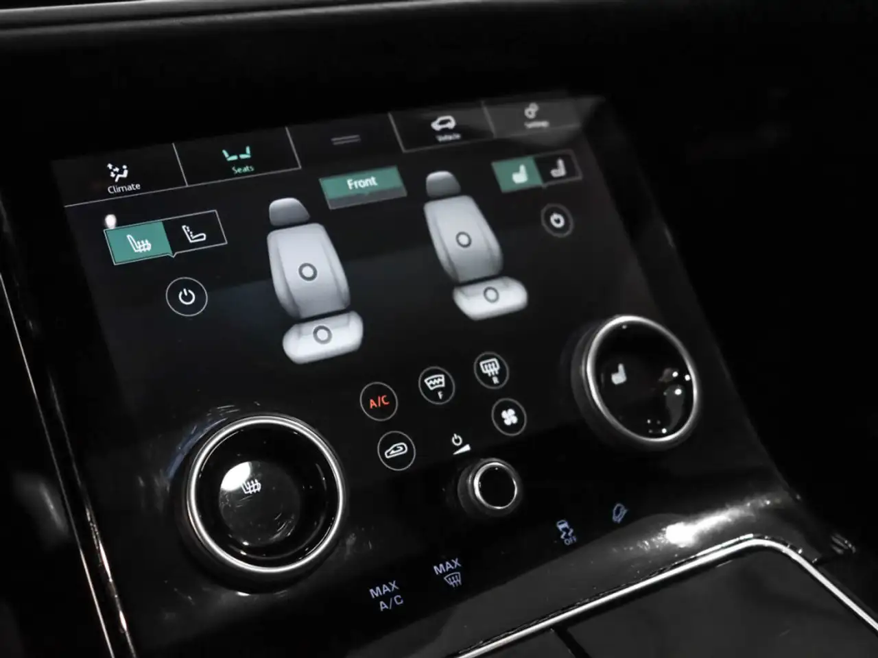 Land Rover Range Rover Velar photo Land Rover Range Rover Velar