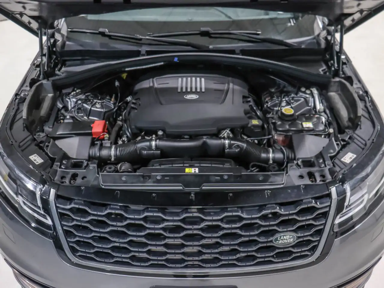 Land Rover Range Rover Velar photo Land Rover Range Rover Velar
