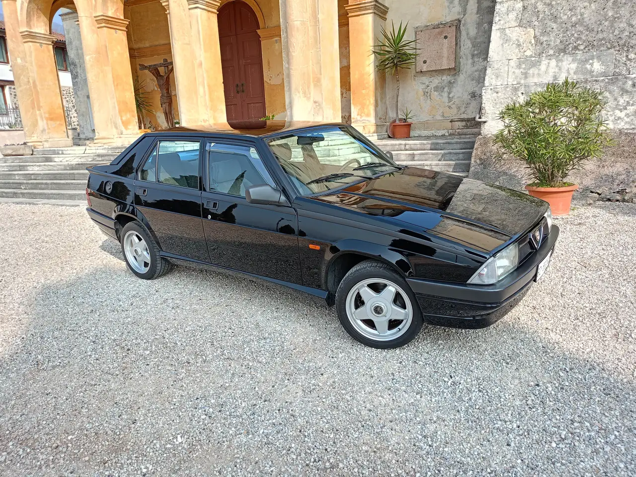 Alfa Romeo 75 2.0i ts, foto 1