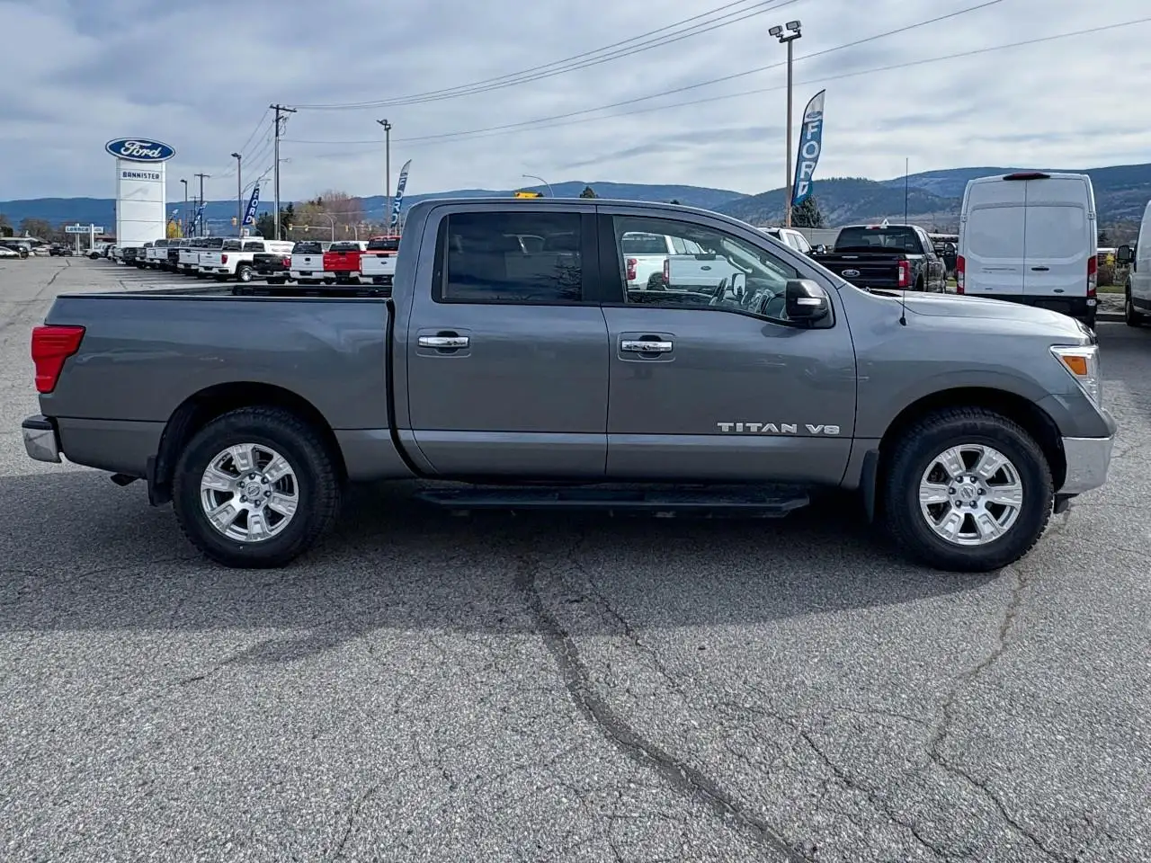 Nissan Titan снимка Nissan Titan