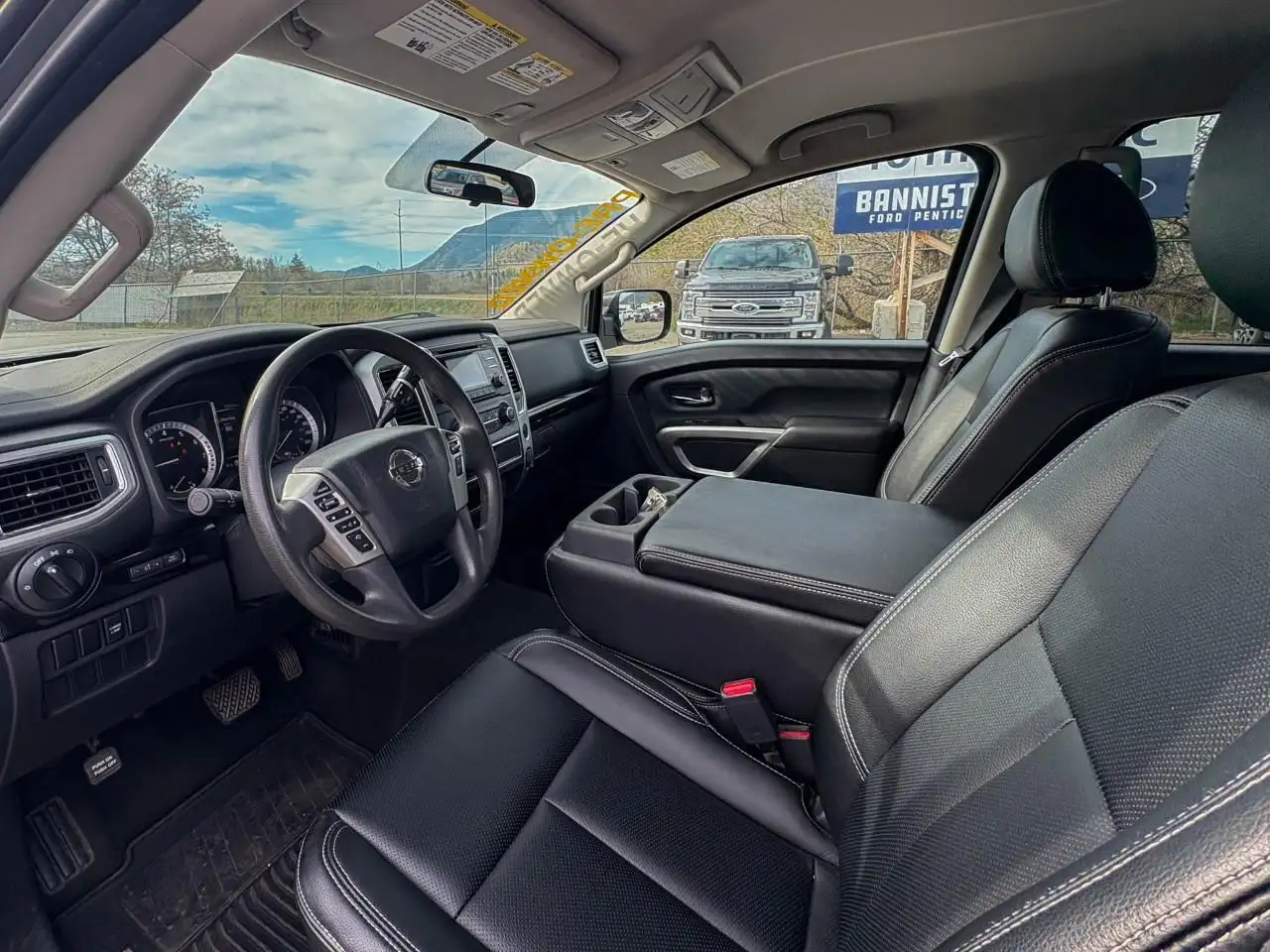 Nissan Titan снимка Nissan Titan