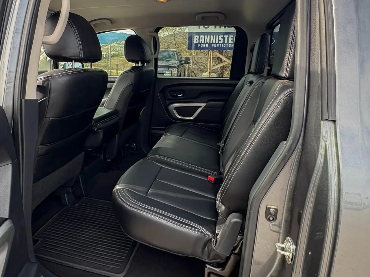 Nissan Titan снимка Nissan Titan
