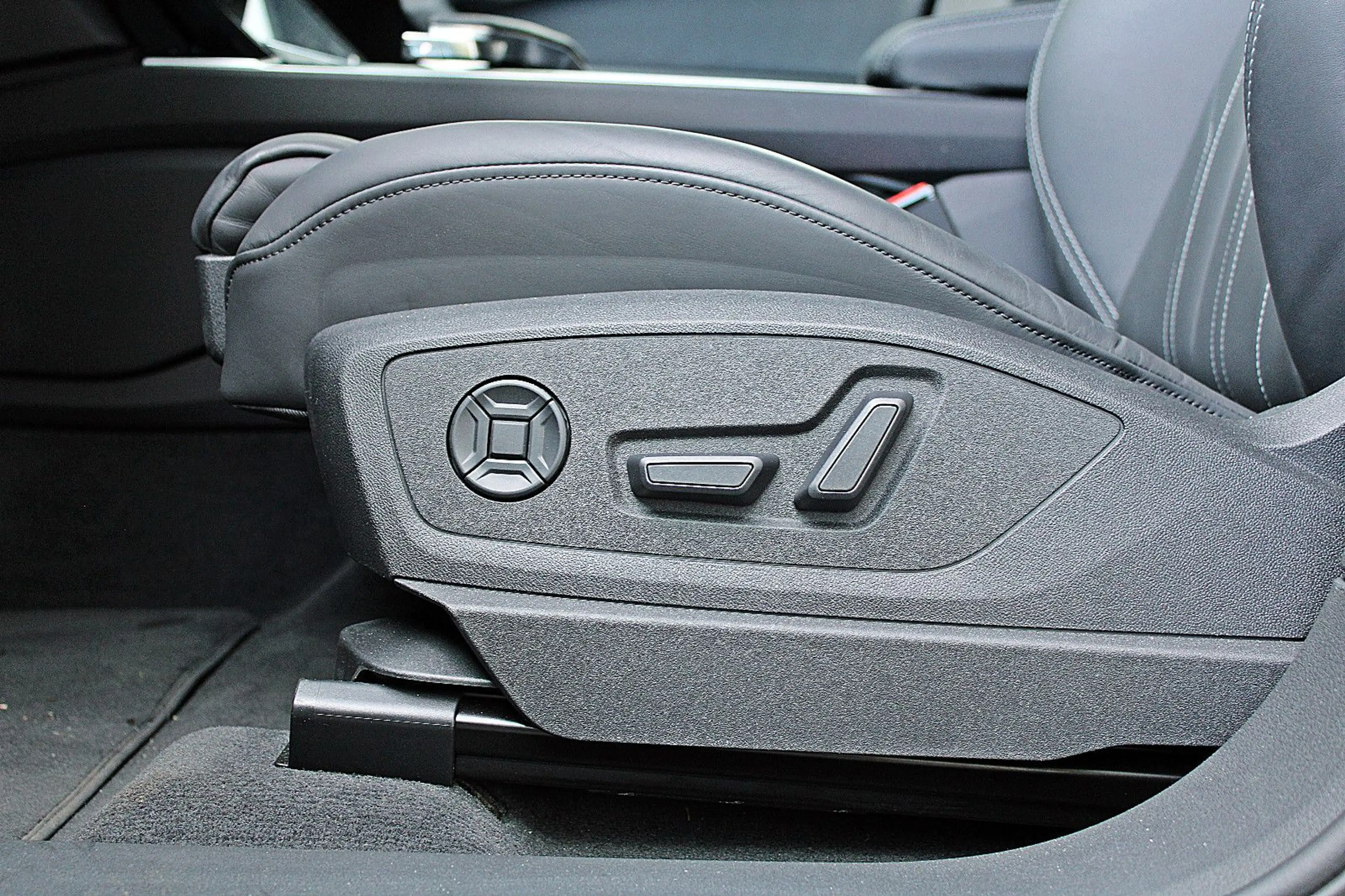 Audi Q8 e-tron 55 qu AHK 360° LEDER HuD MATRIX MEMORY — photo 12