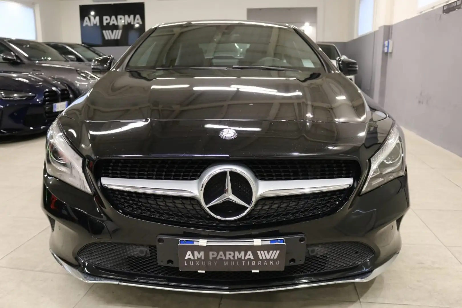 Mercedes-Benz CLA 200 d Automatic Sport Zwart - 2