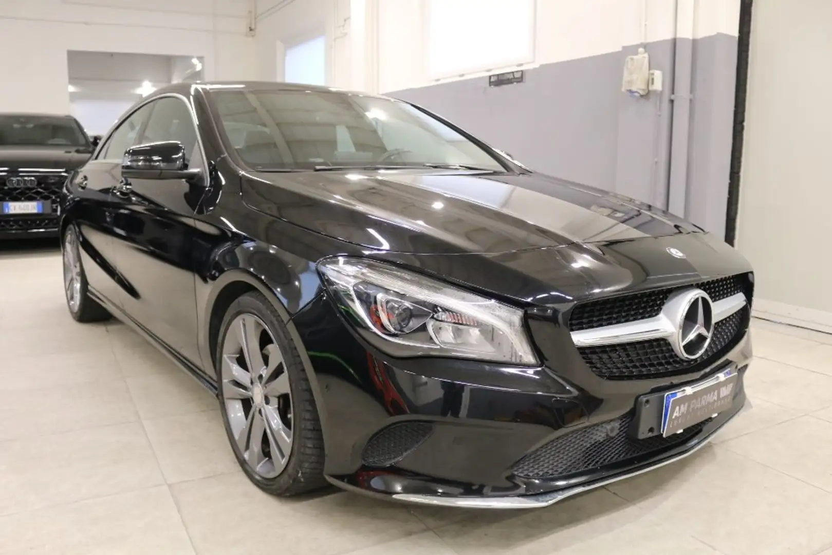 Mercedes-Benz CLA 200 d Automatic Sport Zwart - 1