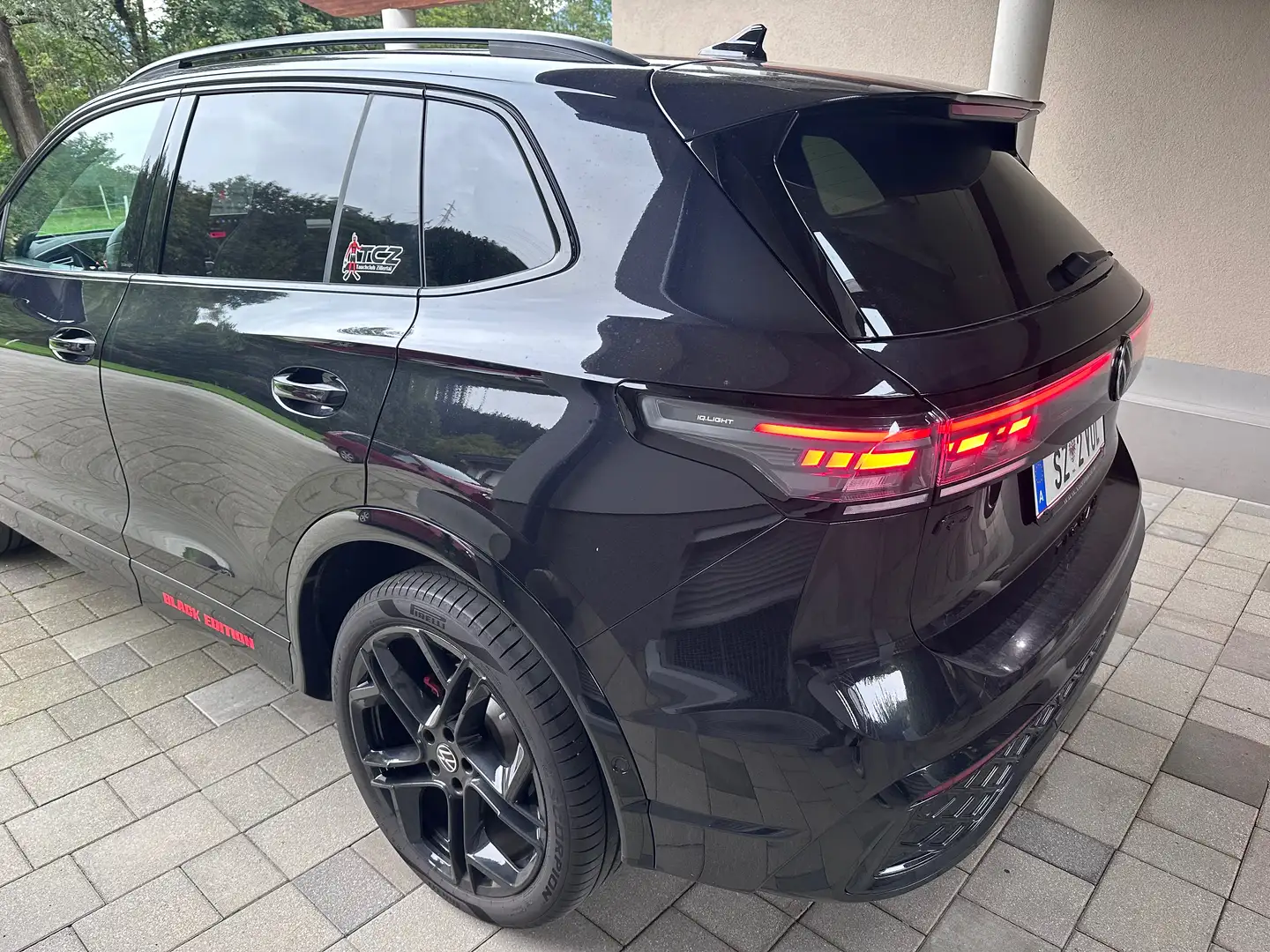 Volkswagen Tiguan R Line Schwarz - 2