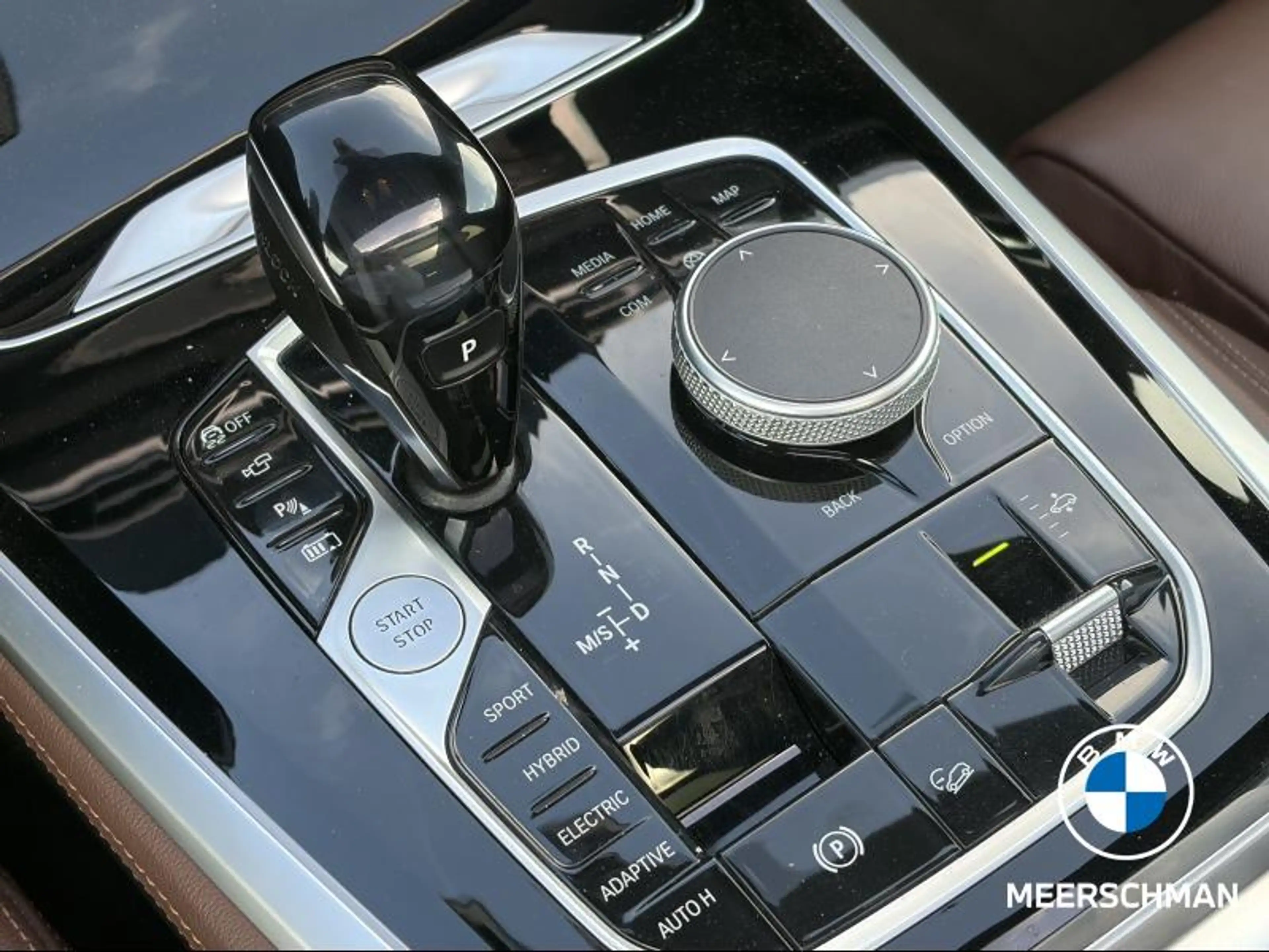 BMW X5 45e — photo 8