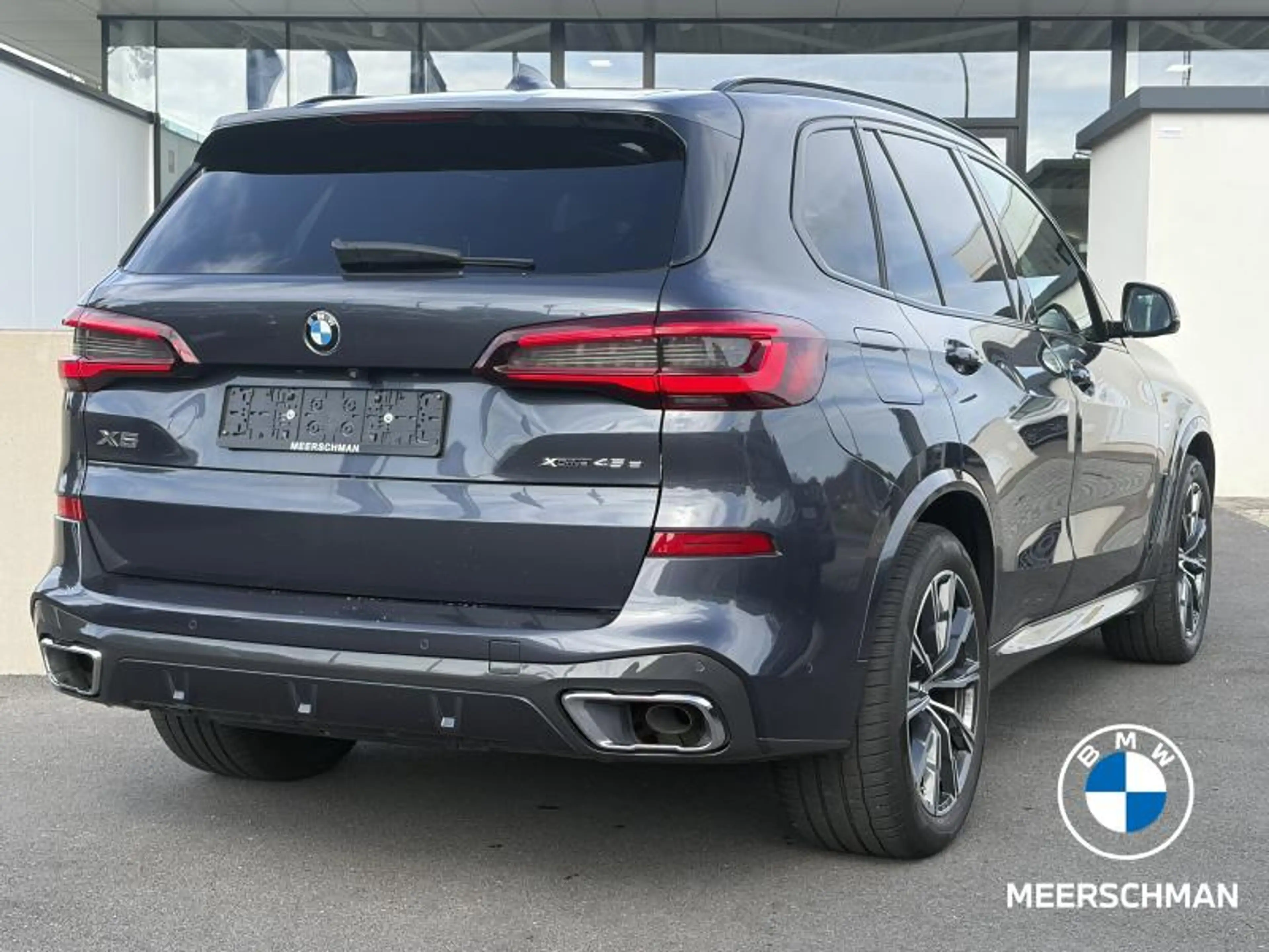 BMW X5 45e — photo 2