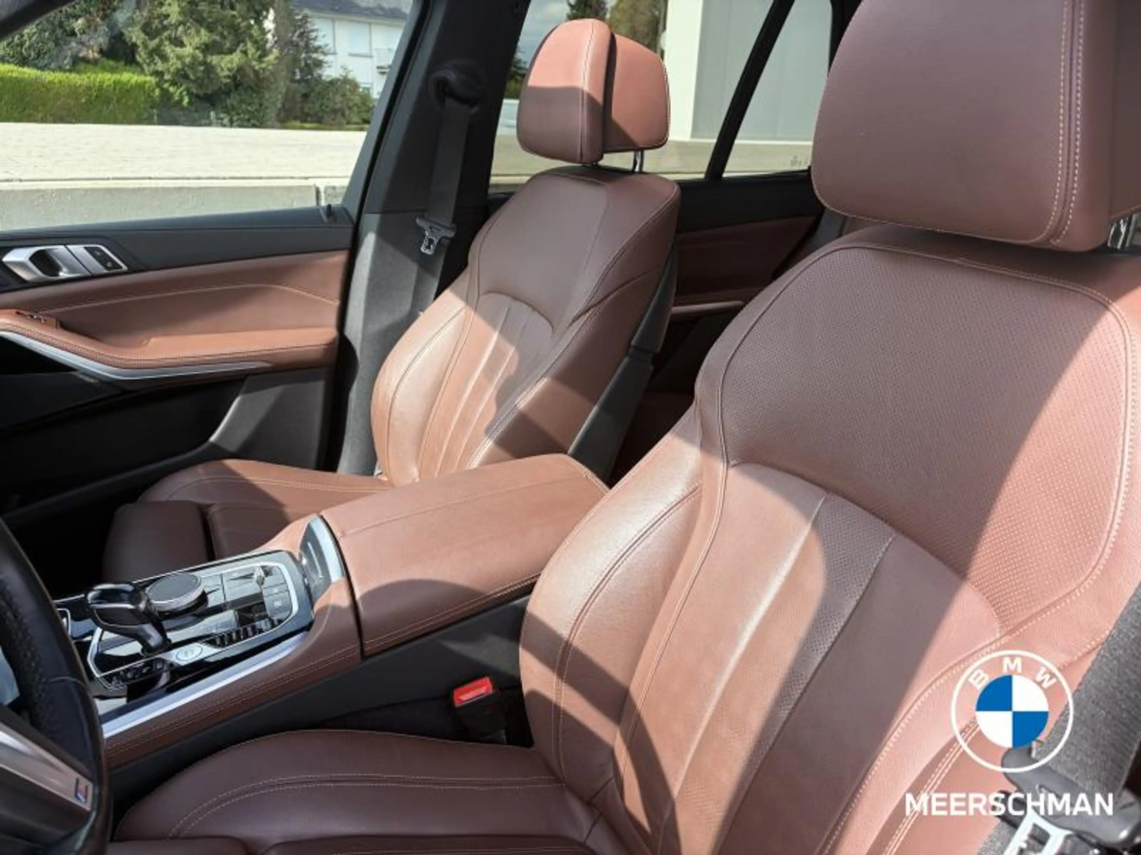 BMW X5 45e — photo 10