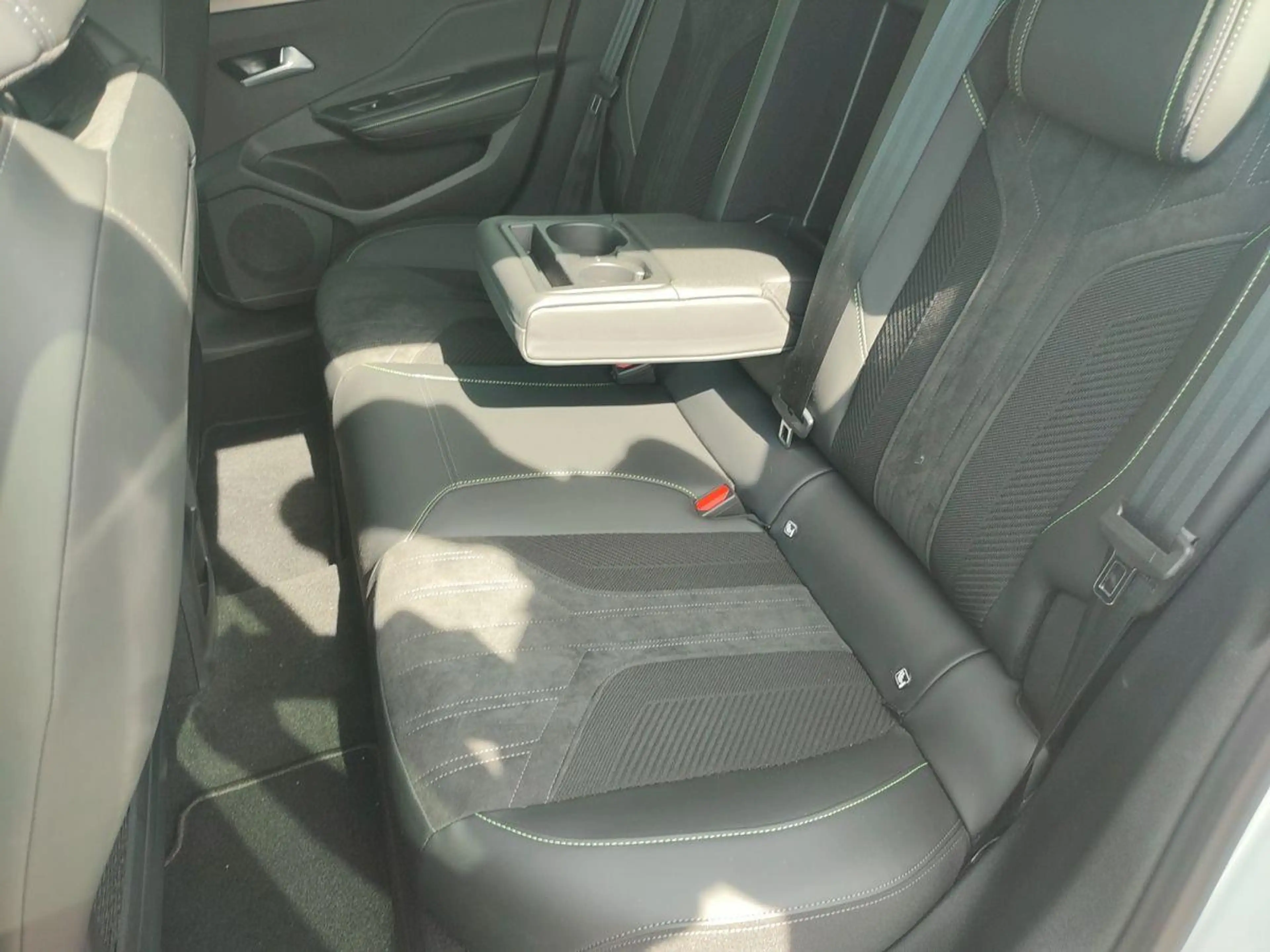 Peugeot 308 Hybrid 136 GT *Leder*NAVI*Kamera*Car Play* — photo 14