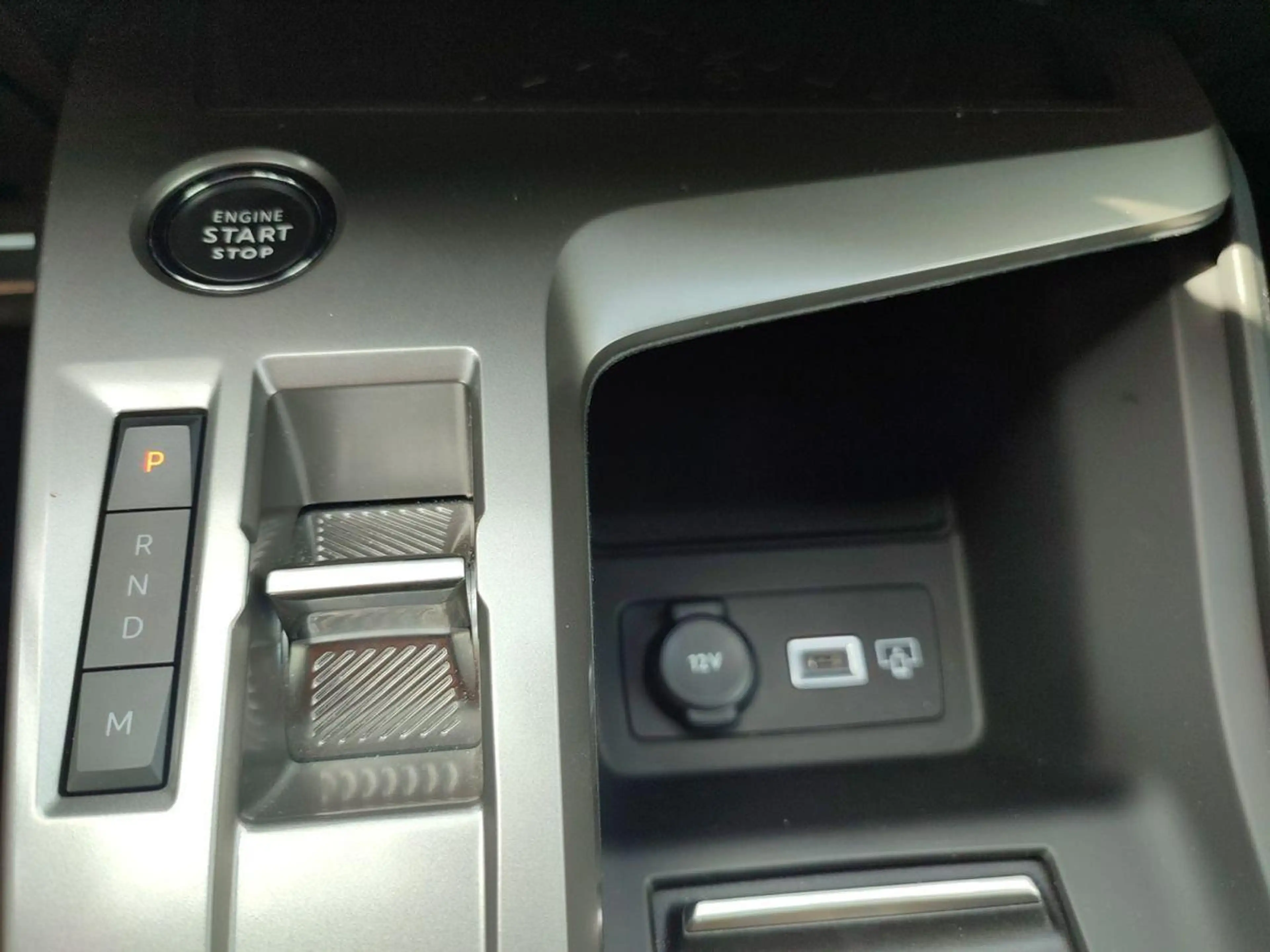 Peugeot 308 Hybrid 136 GT *Leder*NAVI*Kamera*Car Play* — photo 9