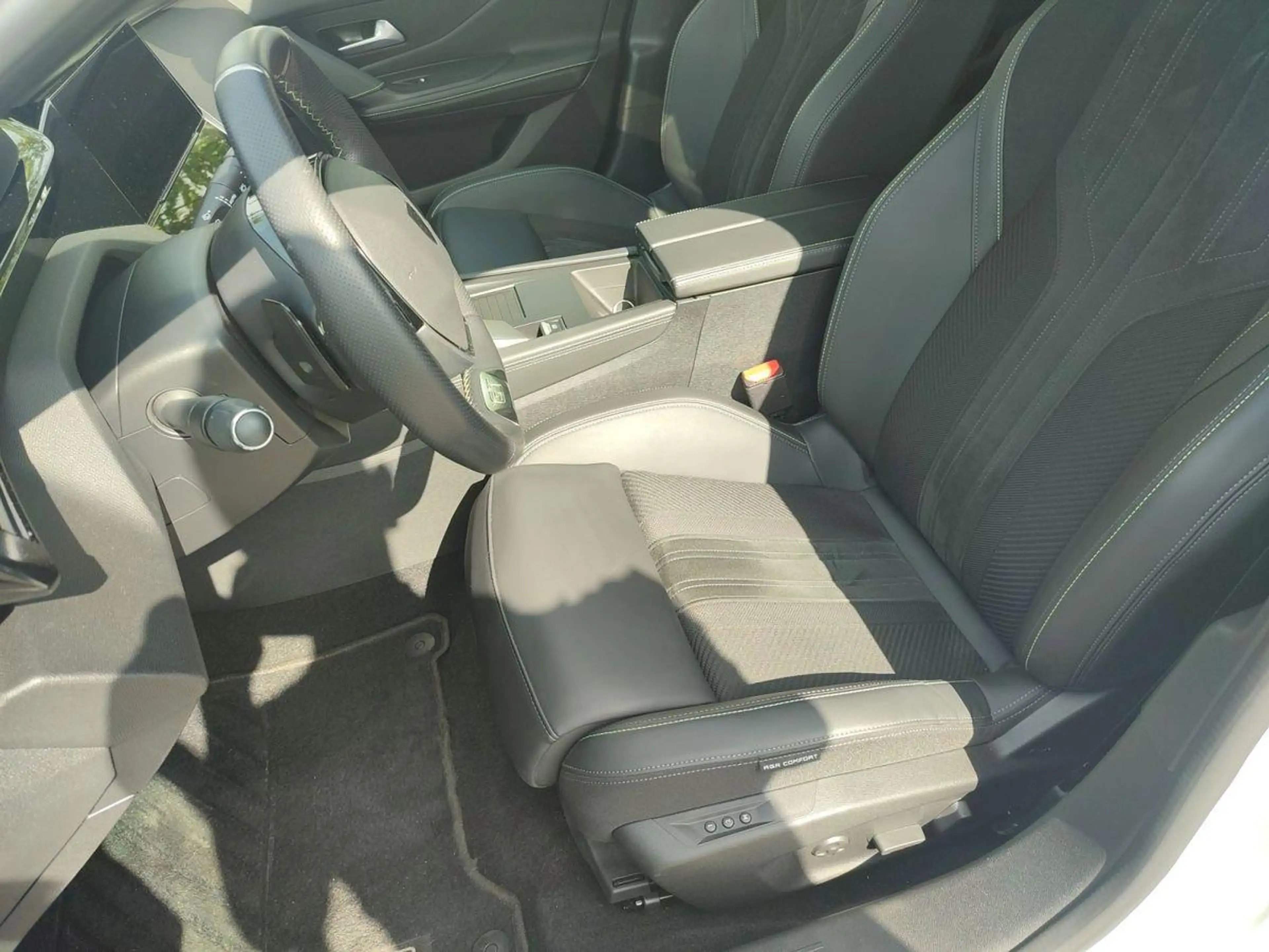 Peugeot 308 Hybrid 136 GT *Leder*NAVI*Kamera*Car Play* — photo 6