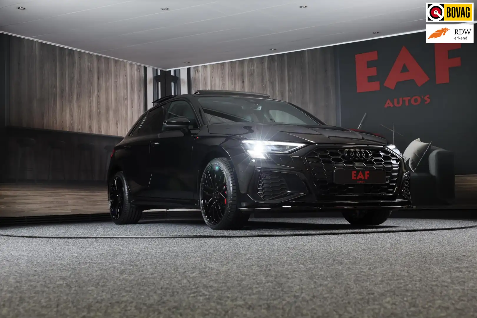 Audi A3 Sportback 45 TFSI e RS3 Look / 245 PK / RS Zetels Zwart - 1