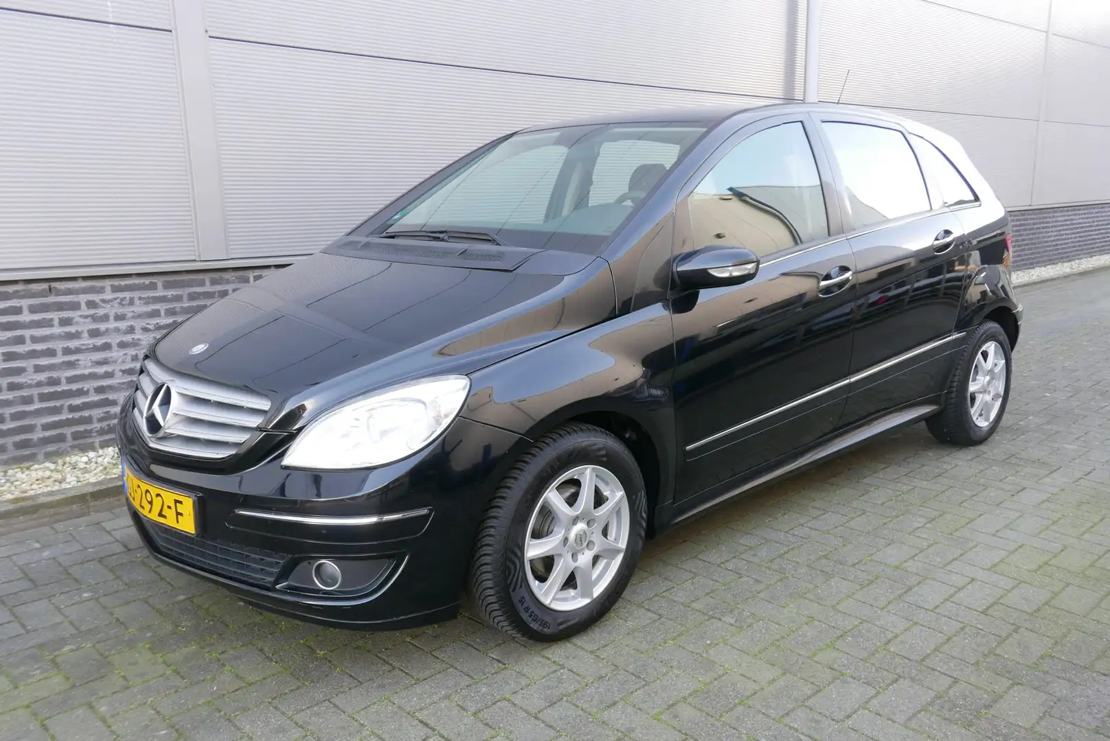 Mercedes-Benz B 150 AIRCO. Schwarz - 2