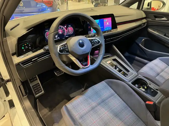 Volkswagen Golf view 9